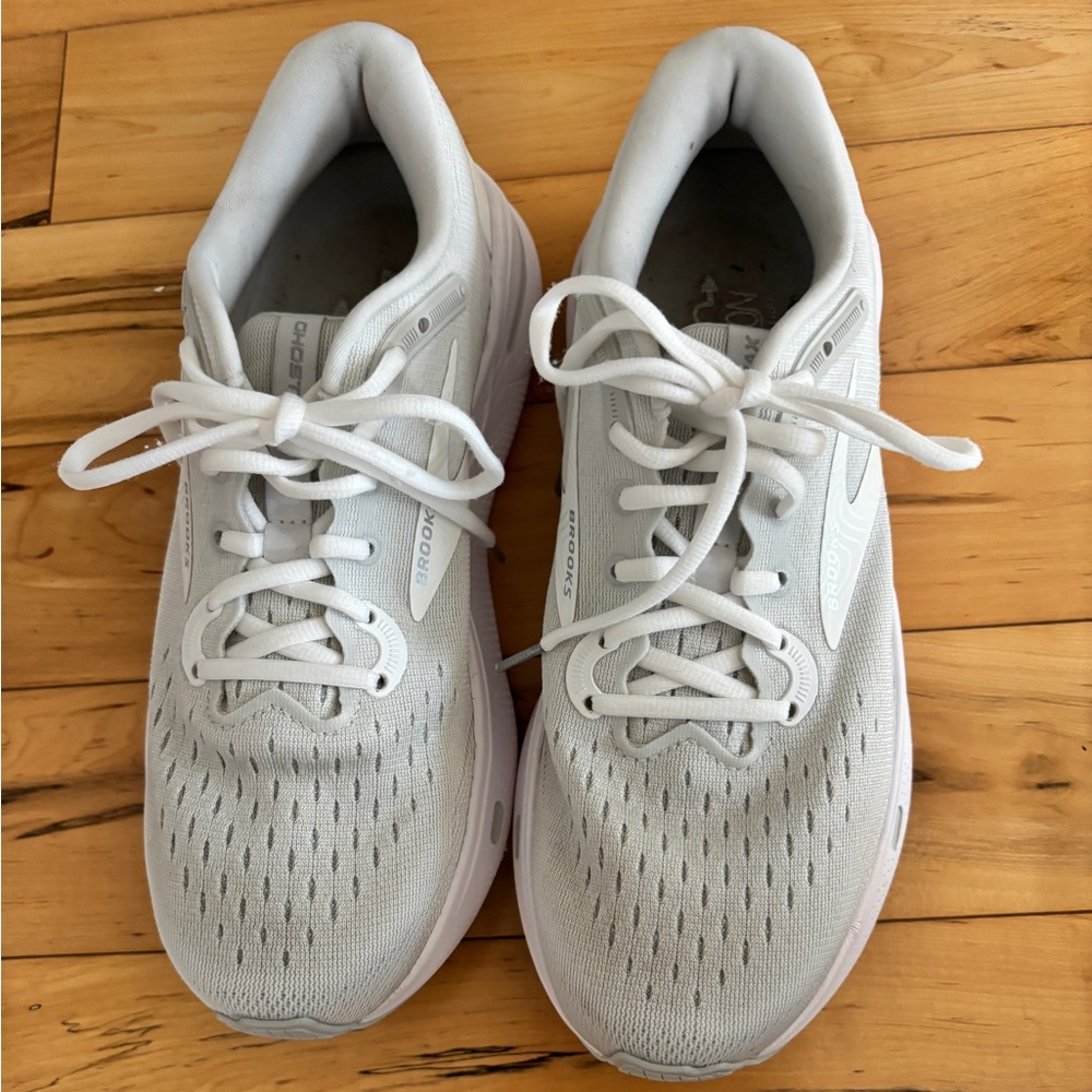 Brooks Ghost Max size 9
